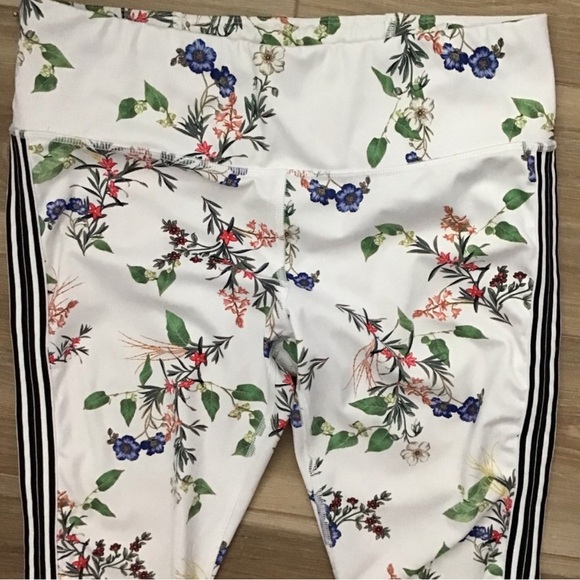 Athleta Contender Floral Blossom Leggings M - Picture 3 of 11